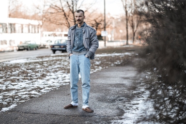 Kartu su I. Stasiulyte „Badautojų namelyje“ vaidinęs P. Pinigis: geriausias humoras gimsta iš nuo...